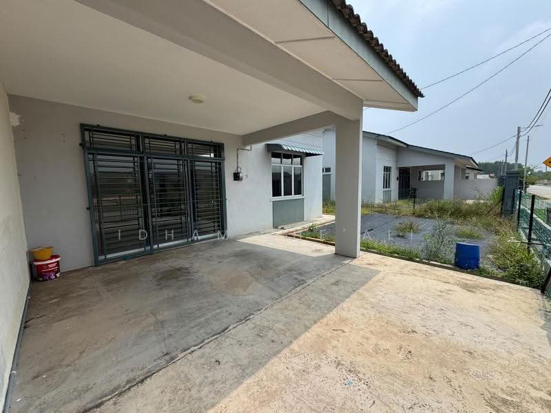 Semi-Detached House for Sale in Perkampungan Indera Sempura (Kuantan) - Idham Che'Ali - Exterior - PropertyGuru.com.my