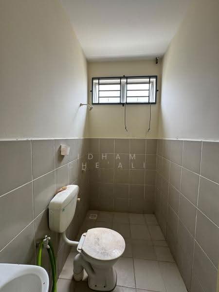 Semi-Detached House for Sale in Perkampungan Indera Sempura (Kuantan) - Idham Che'Ali - Bathroom - PropertyGuru.com.my