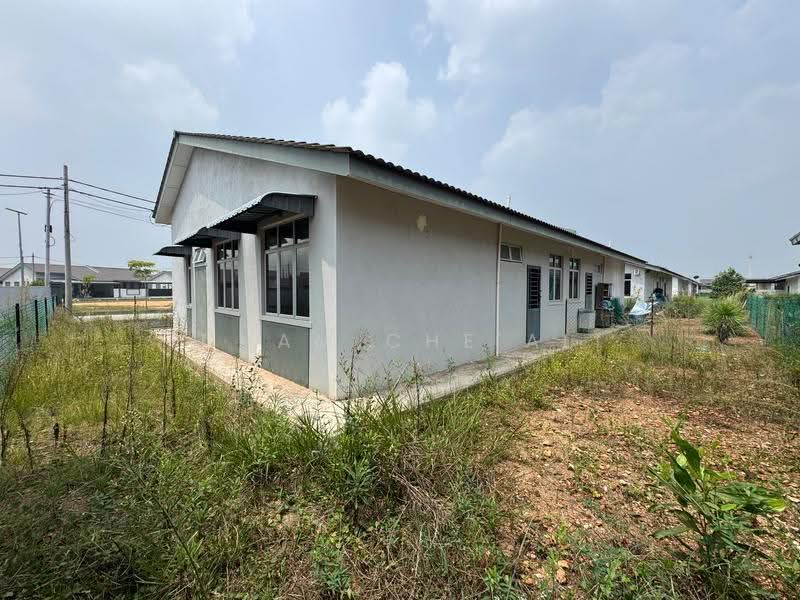 Semi-Detached House for Sale in Perkampungan Indera Sempura (Kuantan) - Idham Che'Ali - Exterior - PropertyGuru.com.my