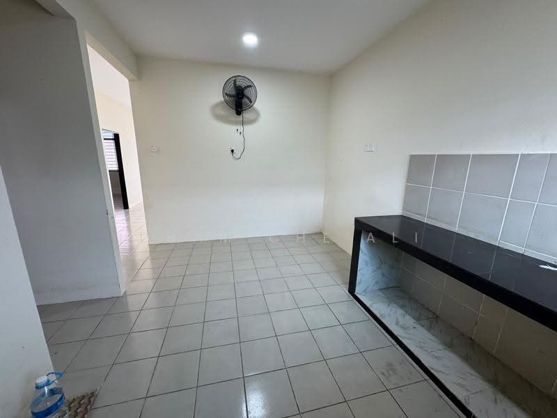 Semi-Detached House for Sale in Perkampungan Indera Sempura (Kuantan) - Idham Che'Ali - Kitchen - PropertyGuru.com.my