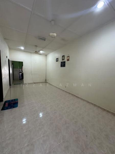 1-storey Terraced House for Sale in Kuantan (Pahang) - Izzat Azman - Living Room - PropertyGuru.com.my