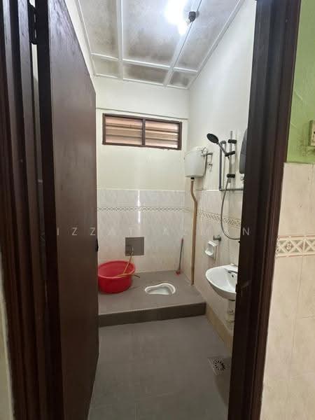 1-storey Terraced House for Sale in Kuantan (Pahang) - Izzat Azman - Bathroom - PropertyGuru.com.my