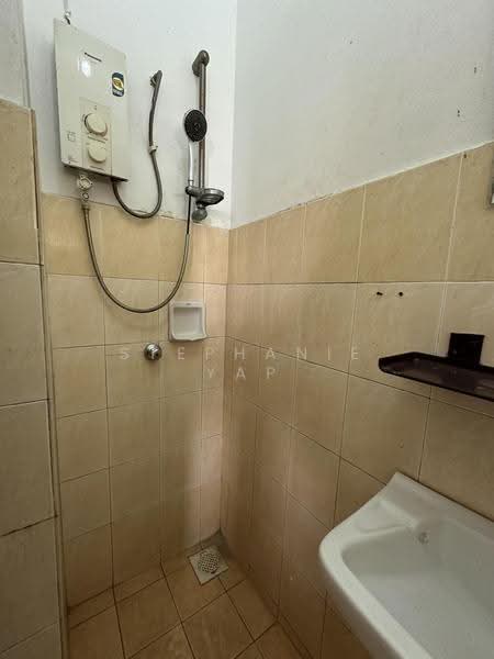Apartment for Rent at Bayu Villa - Stephanie Yap - Bathroom - PropertyGuru.com.my