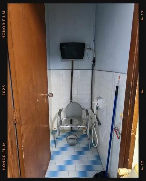 1-storey Terraced House for Sale in Taman Johor Jaya (Johor Bahru) - Elvis Sim - Bathroom - PropertyGuru.com.my