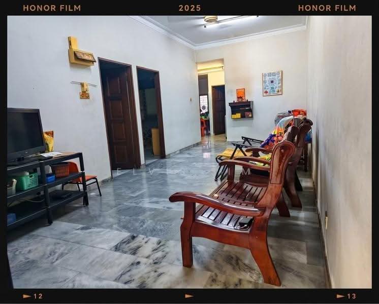 1-storey Terraced House for Sale in Taman Johor Jaya (Johor Bahru) - Elvis Sim - Living Room - PropertyGuru.com.my