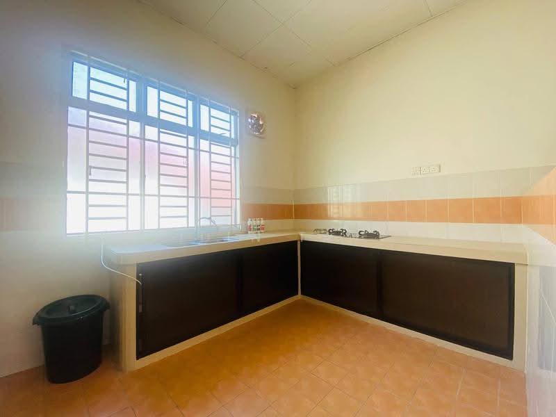 1-storey Terraced House for Sale in Taman Bestari Indah (Ulu Tiram) - Iden Tan - Kitchen - PropertyGuru.com.my