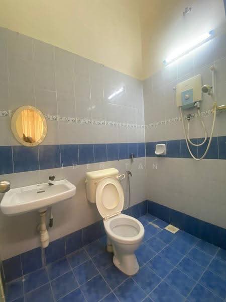 1-storey Terraced House for Sale in Taman Bestari Indah (Ulu Tiram) - Iden Tan - Bathroom - PropertyGuru.com.my