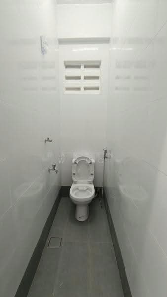 Kilang untuk Disewa di Taman Mount Austin (Tebrau) - Darren Wong - Bathroom - PropertyGuru.com.my