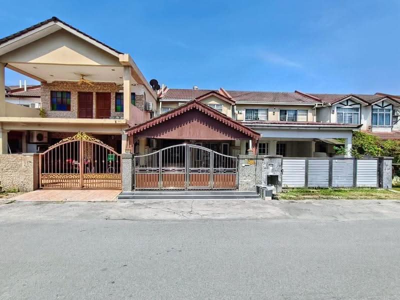 2-storey Terraced House for Sale in Saujana Utama (Selangor) - Mohd Adryzam - Exterior - PropertyGuru.com.my
