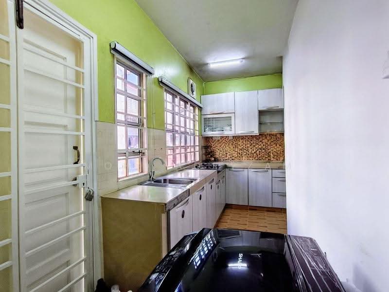 2-storey Terraced House for Sale in Saujana Utama (Selangor) - Mohd Adryzam - Kitchen - PropertyGuru.com.my