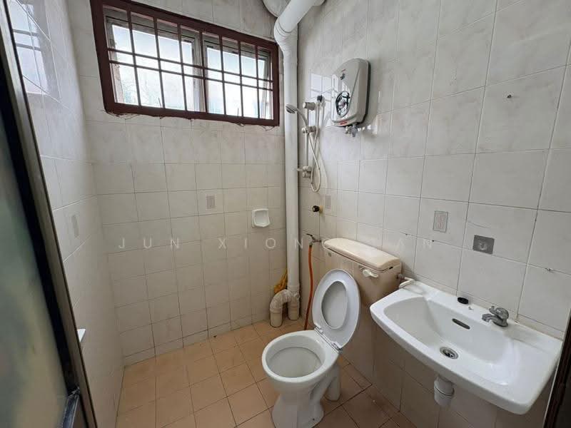 Apartment for Sale at Sri Putra Apartment - Jun Xiong Tan - Bathroom - PropertyGuru.com.my