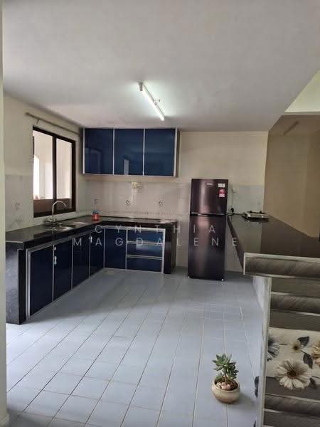 Condominium for Rent at Cyber Heights Villa - Cynthia Magdalene - Kitchen - PropertyGuru.com.my
