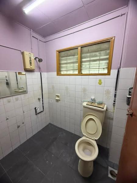 Rumah Teres untuk Disewa di Usj 13 (Subang Jaya) - Eddie Loh - Bathroom - PropertyGuru.com.my