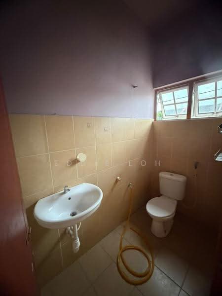 Rumah Teres untuk Disewa di Usj 13 (Subang Jaya) - Eddie Loh - Bathroom - PropertyGuru.com.my