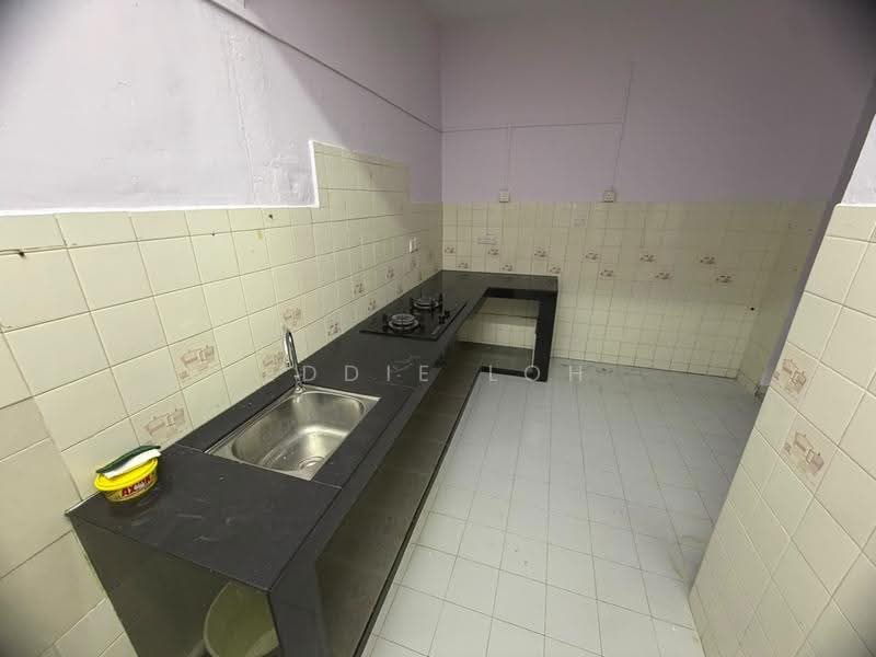 Rumah Teres untuk Disewa di Usj 13 (Subang Jaya) - Eddie Loh - Kitchen - PropertyGuru.com.my