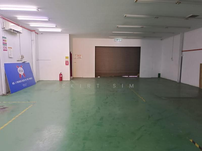 Factory for Rent in Taman Perindustrian Bukit Serdang (Seri Kembangan) - Skirt Sim - Interior - PropertyGuru.com.my