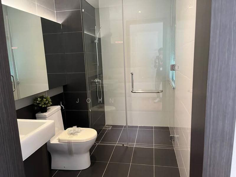 Kediaman Servis untuk Dijual di Wave @ Marina Cove - John Lee - Bathroom - PropertyGuru.com.my