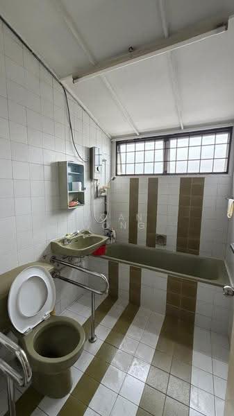 2-storey Terraced House for Rent in Bangsar Baru (Bangsar) - Joan Wong - Bathroom - PropertyGuru.com.my