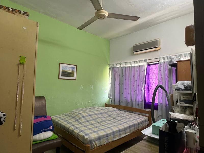 2-storey Terraced House for Sale in Taman Kolam Air (Johor Bahru) - Ann . - Bedroom - PropertyGuru.com.my