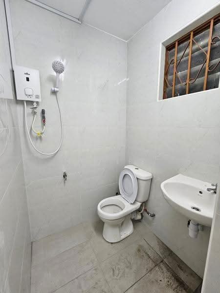 Flat for Rent at Flat Taman Ungku Tun Aminah - Lee Lee - Bathroom - PropertyGuru.com.my