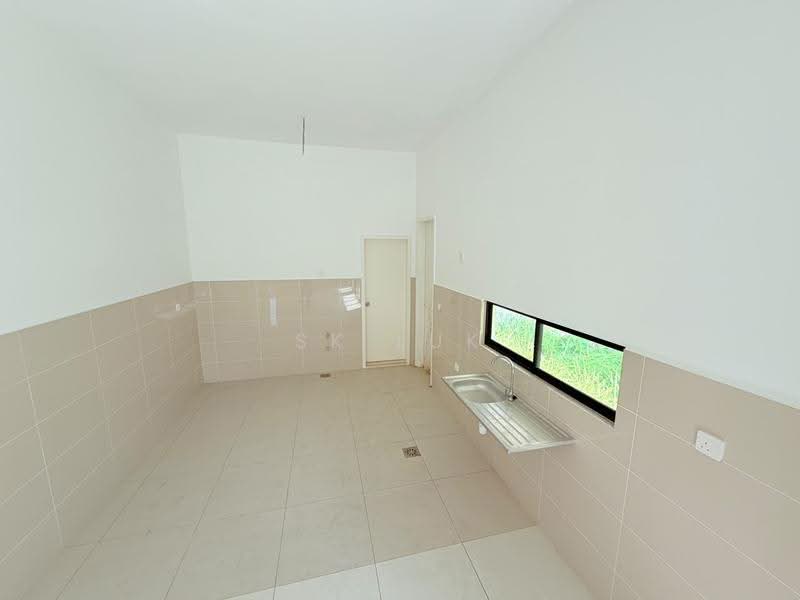 Cluster House for Sale in Bandar Gamuda Gardens (Rawang) - SK Luk - Kitchen - PropertyGuru.com.my