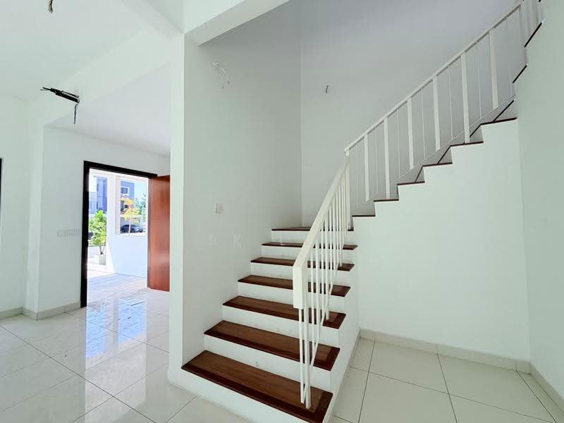Cluster House for Sale in Bandar Gamuda Gardens (Rawang) - SK Luk - Entrance - PropertyGuru.com.my