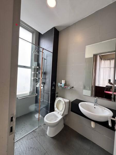 Rumah Banglo untuk Dijual di Seksyen 13 (Shah Alam) - Nahathir Shahabudin - Bathroom - PropertyGuru.com.my