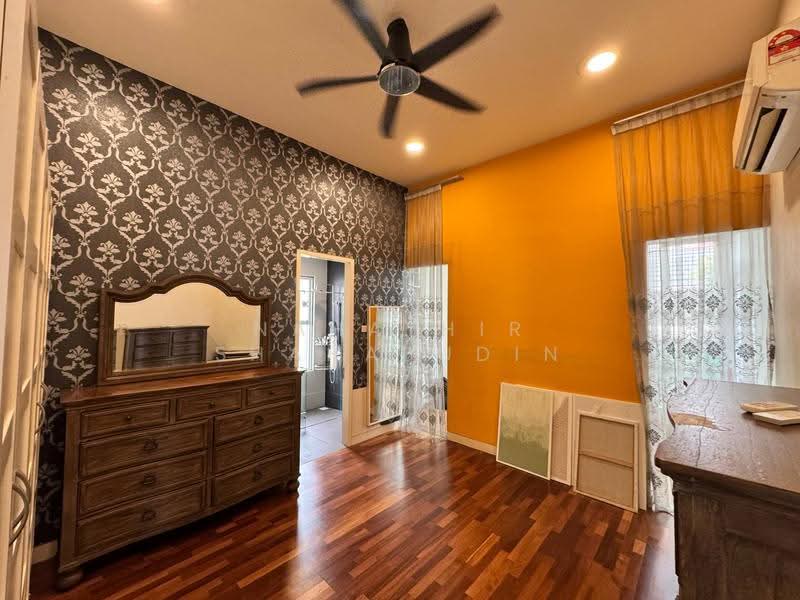 Rumah Banglo untuk Dijual di Seksyen 13 (Shah Alam) - Nahathir Shahabudin - Bedroom - PropertyGuru.com.my