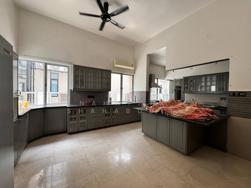Rumah Banglo untuk Dijual di Seksyen 13 (Shah Alam) - Nahathir Shahabudin - Kitchen - PropertyGuru.com.my