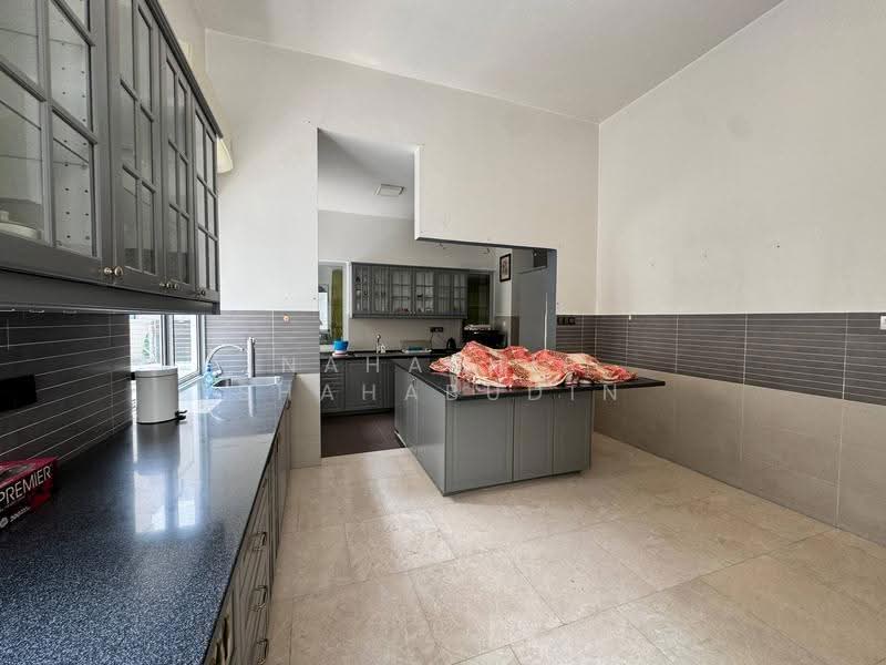 Rumah Banglo untuk Dijual di Seksyen 13 (Shah Alam) - Nahathir Shahabudin - Kitchen - PropertyGuru.com.my