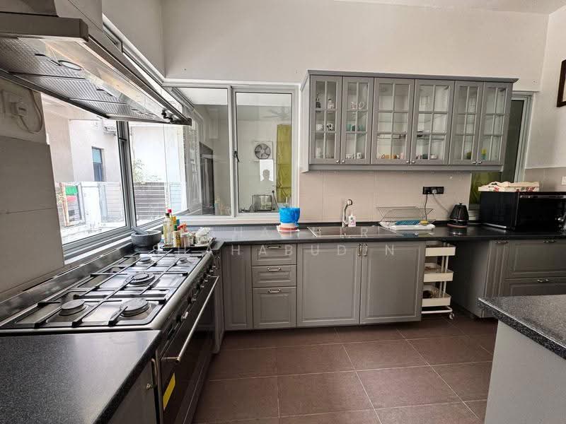 Rumah Banglo untuk Dijual di Seksyen 13 (Shah Alam) - Nahathir Shahabudin - Kitchen - PropertyGuru.com.my