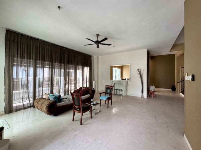 Rumah Banglo untuk Dijual di Seksyen 13 (Shah Alam) - Nahathir Shahabudin - Living Room - PropertyGuru.com.my