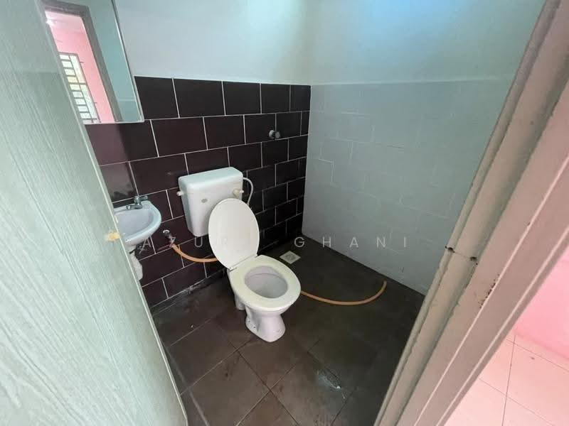 Semi-Detached House for Sale in Sungai Petani (Kedah) - Azura Ghani - Bathroom - PropertyGuru.com.my