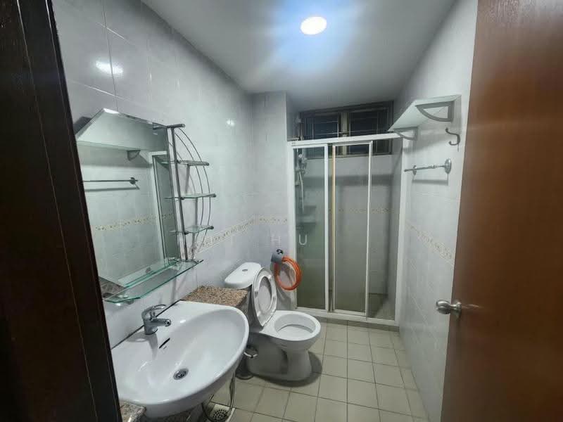 Pangsapuri untuk Disewa di Molek Pine 1 - Hui Hui . - PropertyGuru.com.my