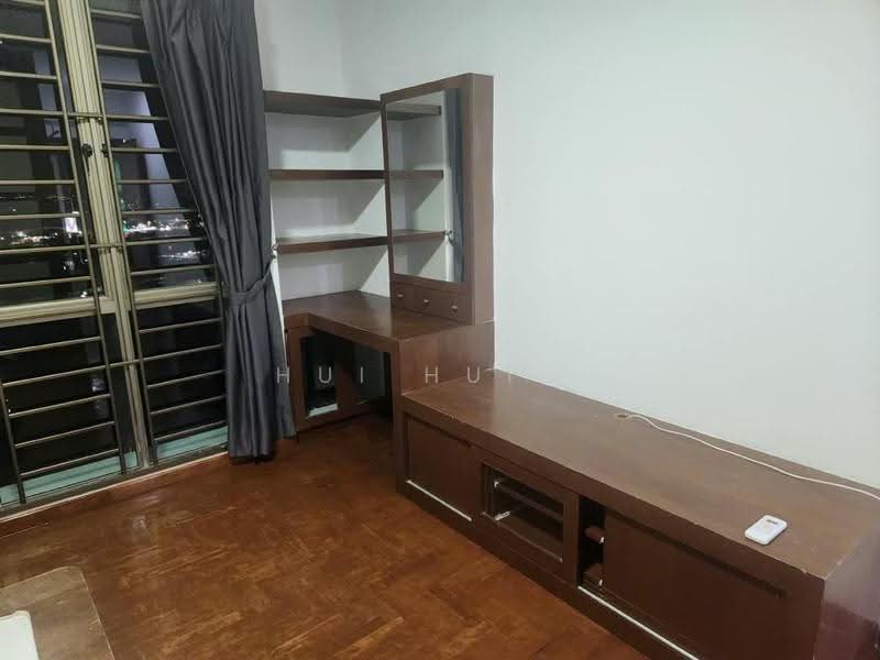 Pangsapuri untuk Disewa di Molek Pine 1 - Hui Hui . - PropertyGuru.com.my