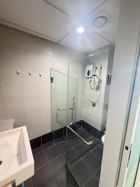 Kediaman Servis untuk Disewa di Centrestage Designer Suite - Wayne Oh - Bathroom - PropertyGuru.com.my