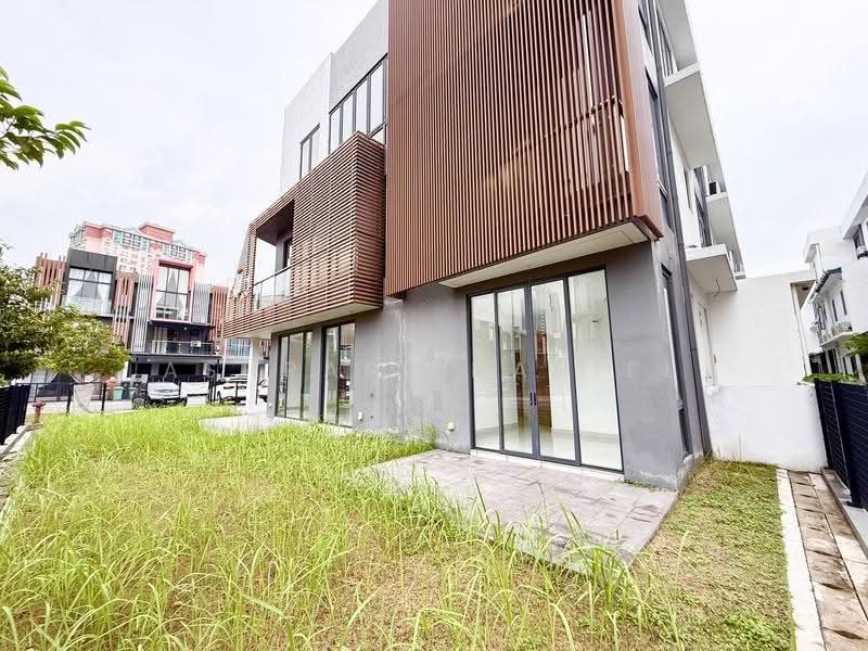 3-storey Terraced House for Sale in Taman Puchong Legenda (Puchong) - Ashraff Daniel - Exterior - PropertyGuru.com.my