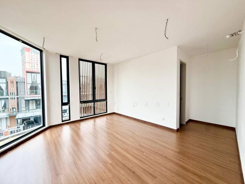 3-storey Terraced House for Sale in Taman Puchong Legenda (Puchong) - Ashraff Daniel - Living Room - PropertyGuru.com.my
