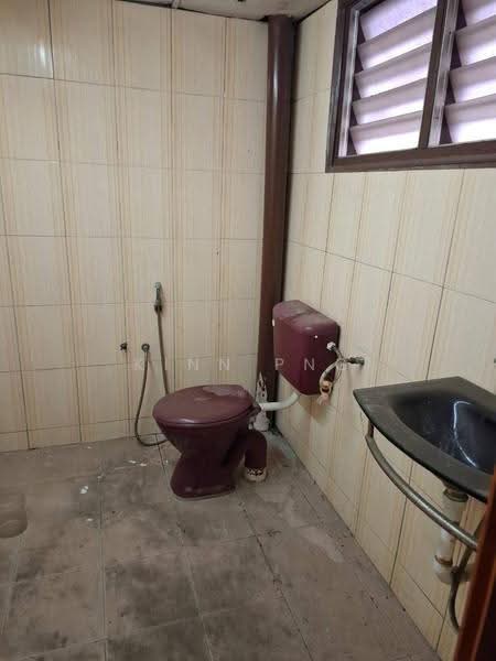 Factory for Rent in Masai (Johor) - Kinn Png - Bathroom - PropertyGuru.com.my
