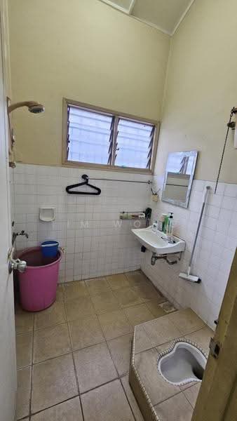 1-storey Terraced House for Sale in Taman Tun Dr Ismail (Kuala Lumpur) - Tim Wong - Bathroom - PropertyGuru.com.my