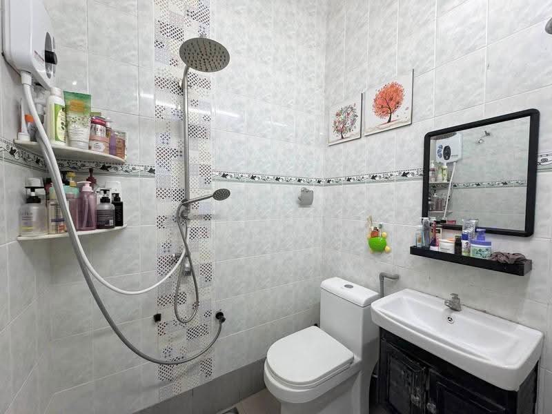 1-storey Terraced House for Sale in Bandar Rinching (Semenyih) - Mahirah . - Bathroom - PropertyGuru.com.my