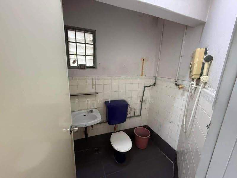 2-storey Terraced House for Sale in Taman Desa Cemerlang (Ulu Tiram) - Poul Sng - Bathroom - PropertyGuru.com.my