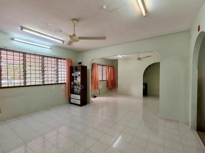 Rumah Teres untuk Dijual di Taman Damai Jaya (Skudai) - Jayden Liew - Living Room - PropertyGuru.com.my