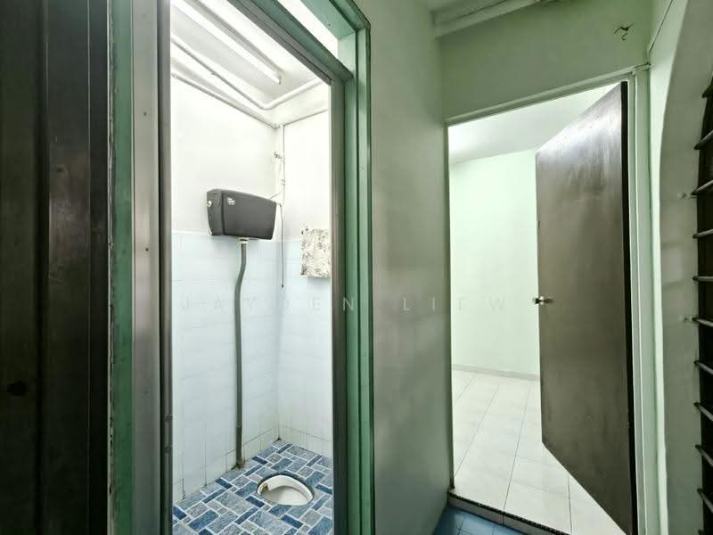 Rumah Teres untuk Dijual di Taman Damai Jaya (Skudai) - Jayden Liew - Bathroom - PropertyGuru.com.my