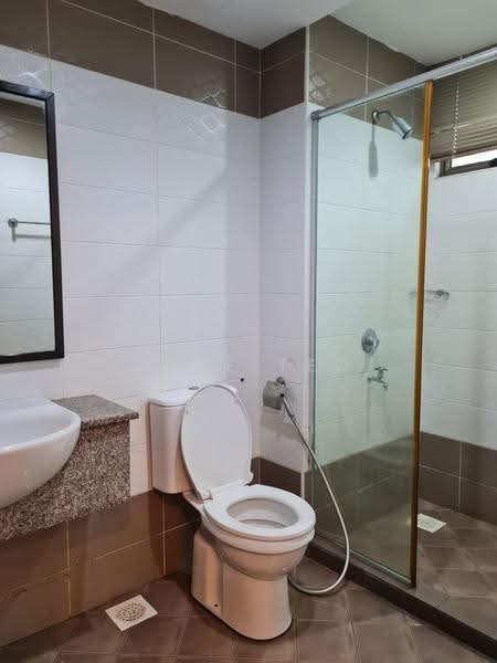 Pangsapuri untuk Disewa di Molek Pine 2 - June Teo - Bathroom - PropertyGuru.com.my