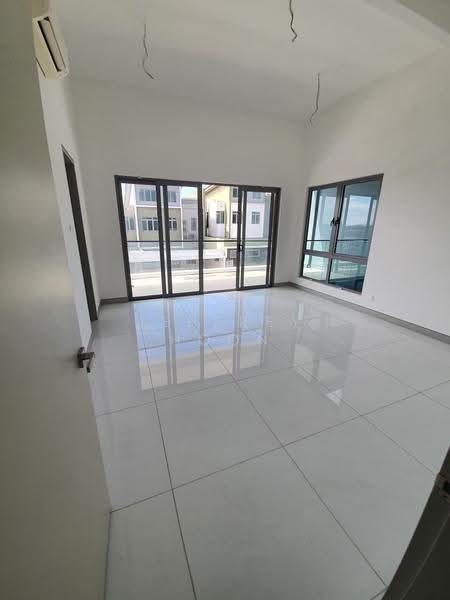 Terraced House for Sale in Bandar Putra Permai (Seri Kembangan) - Jeffrey Hoon - Living Room - PropertyGuru.com.my
