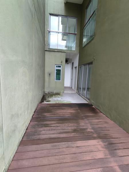 3-storey Terraced House for Sale in Bandar Putra Permai (Seri Kembangan) - Jeffrey Hoon - Exterior - PropertyGuru.com.my