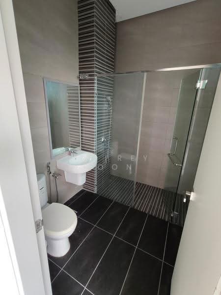 3-storey Terraced House for Sale in Bandar Putra Permai (Seri Kembangan) - Jeffrey Hoon - Bathroom - PropertyGuru.com.my