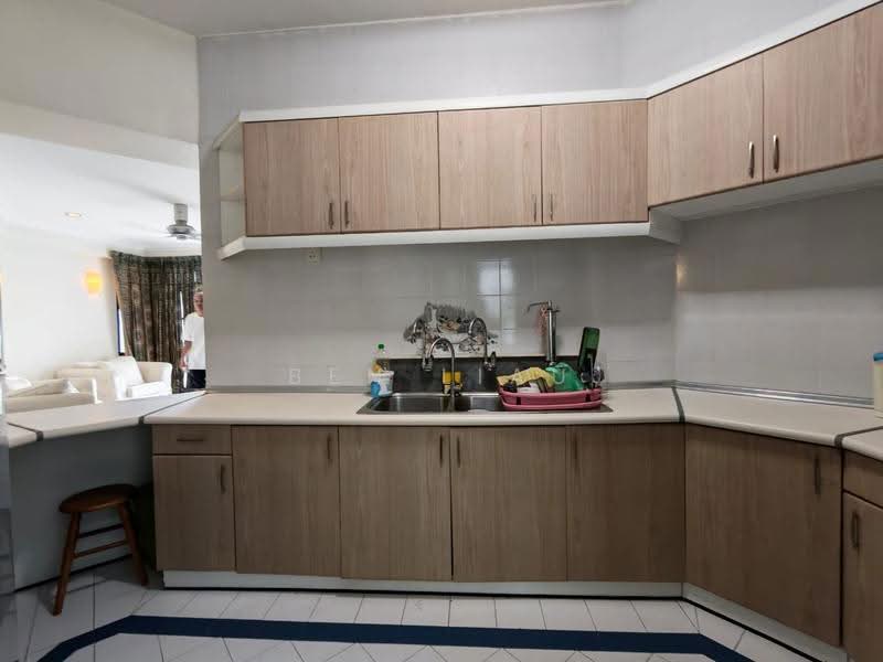 Kondominium untuk Dijual di Marina Tower (Ratu Mutiara) - Ben Liau - Kitchen - PropertyGuru.com.my