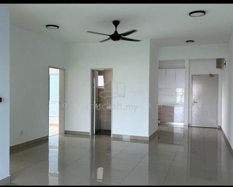 Kondominium untuk Disewa di The Holmes 1 - Obama Seah - Living Room - PropertyGuru.com.my